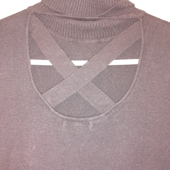 3/$15 Short sleeve turtle neck sweater - Picture 3 of 5